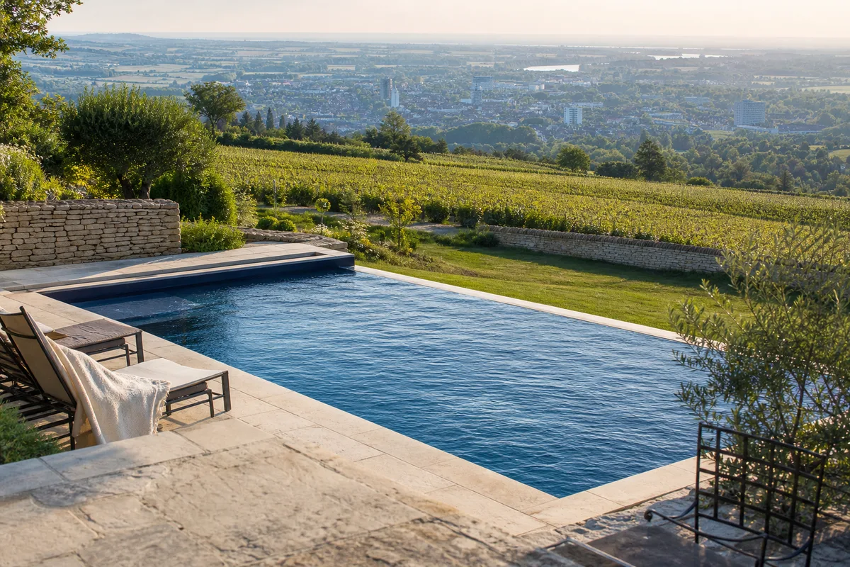 Piscine à Auxerre : construire, rénover, entretenir