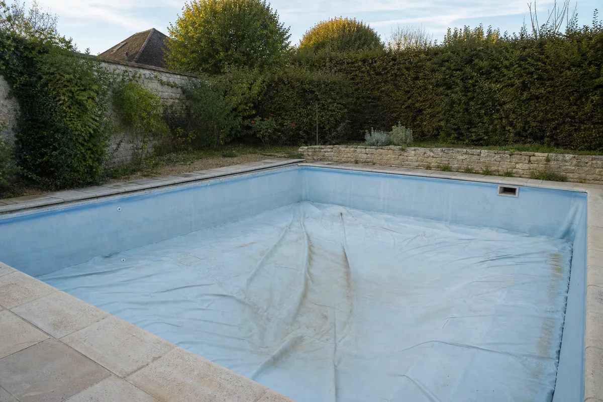 Rénovation liner piscine : usure, dépose et budget 2026